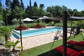 Отель Le Clos Geraldy - Charming B&B et Spa  Сен-Максимин-Ля-Сент-Бом